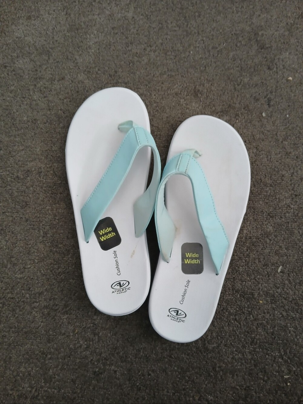Wide-Width Women’s Light Blue Flip Flop Sandals Size 7/8W